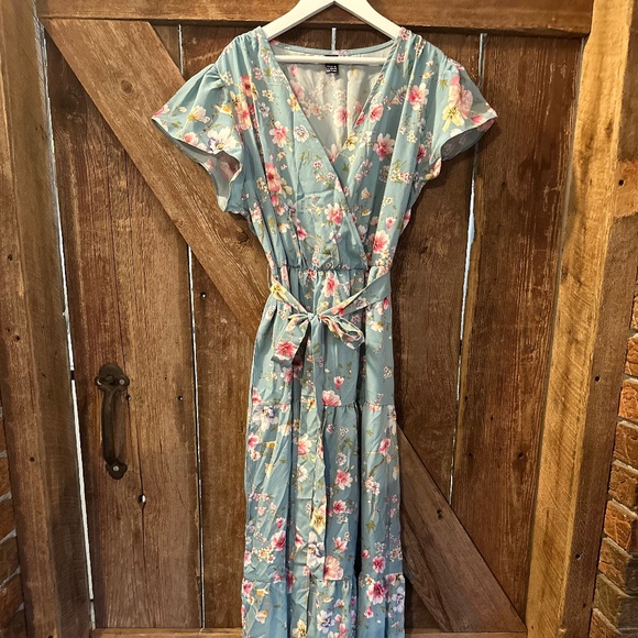New Women's Large Ranlege Sage Green Floral Maxi Dress V-Neck Flutter Sleeves - Picture 1 of 9